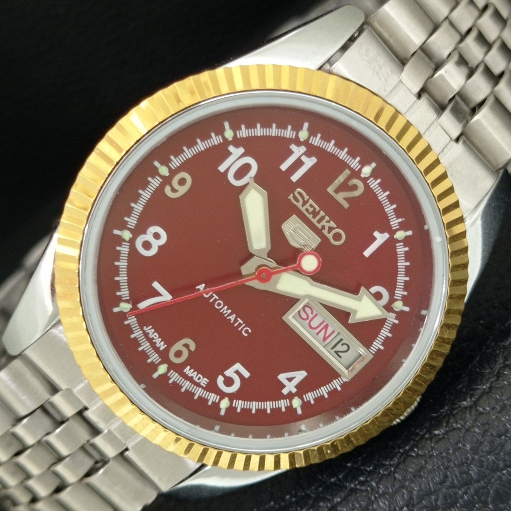 Vintage 1973 Seiko Automatic Mens Silver Watch WDaydate  Red Accents